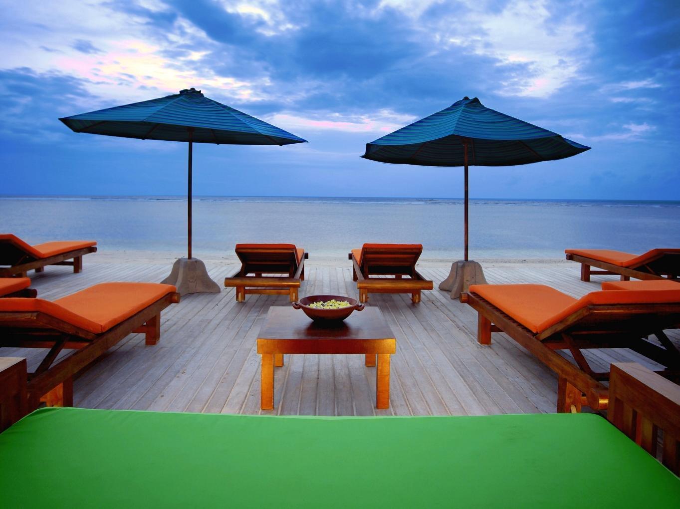 Aston Sunset Beach Resort - Гили Траванган Экстерьер фото